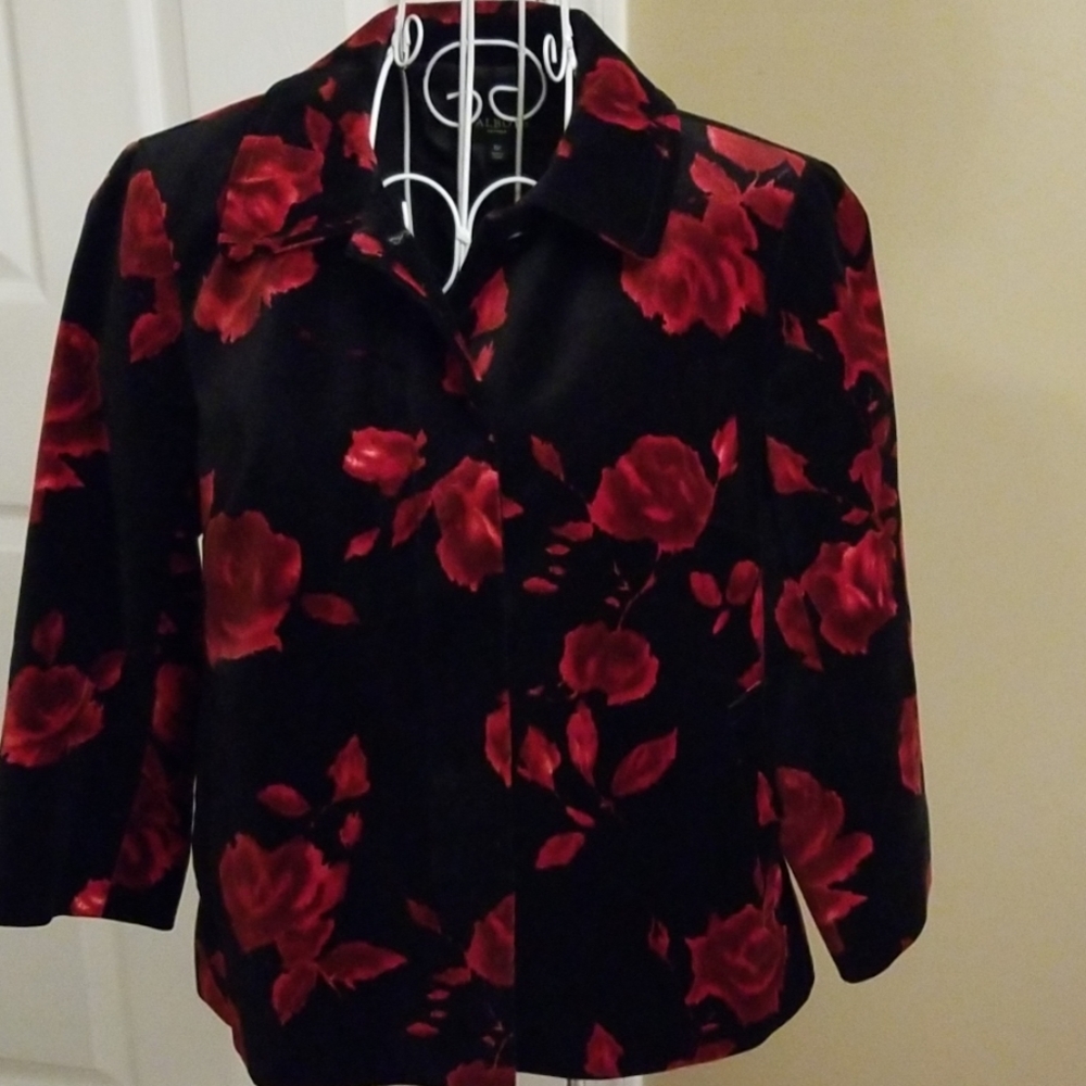 Pretty black velvet blazer with roses - Picture 3 of 8